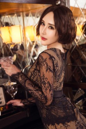 四个女学生的精油按摩